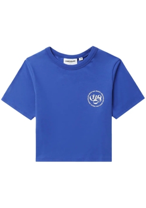 CHOCOOLATE logo-print cropped T-shirt - Blue
