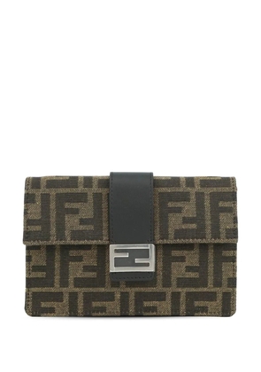 Fendi Pre-Owned 2010-2025 Zucca Canvas Convertible Baguette Pouch crossbody bag - Brown