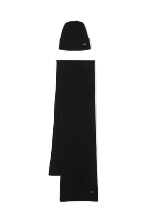 Calvin Klein logo-plaque ribbed beanie and scarf set - Black