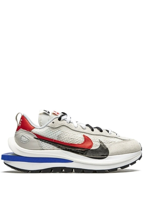 Nike x sacai VaporWaffle 'Sport Fuchsia' sneakers - Grey