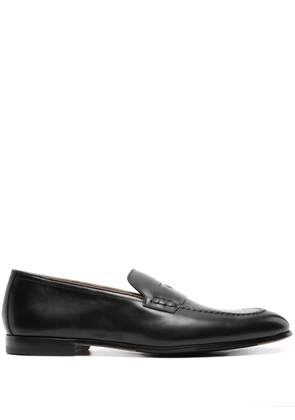 Doucal's penny-slot leather loafers - Black
