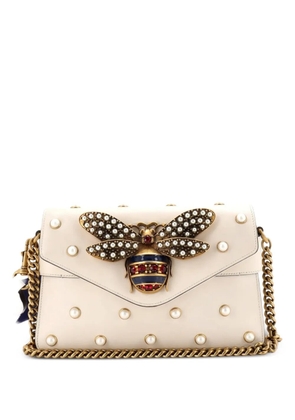 Gucci Pre-Owned Broadway Pearly Bee Embellished Leather Mini shoulder bag - White