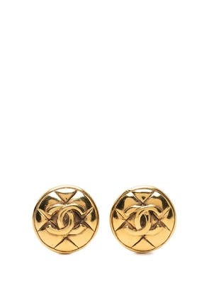 CHANEL Pre-Owned 1970-1980 CC Gold Plated Quilted Round Clip on Earrings costume earrings