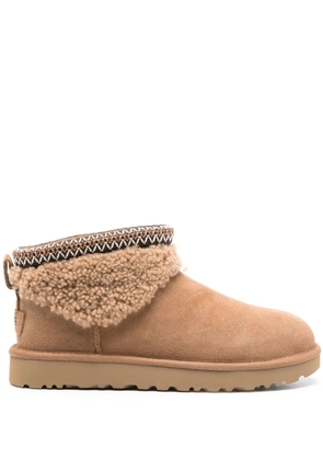 UGG Classic Ultra Mini Maxi Curly boots - Brown