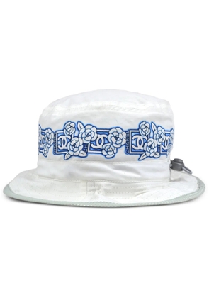 CHANEL Pre-Owned 1990-2000s Sport line bucket hat - White