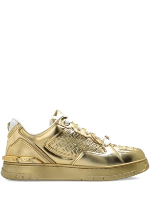 Versace Greca-detail leather sneakers - Gold