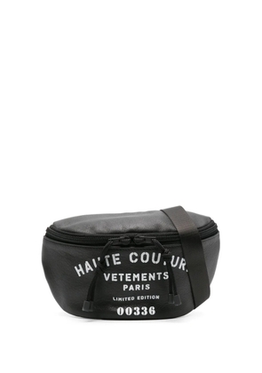 VETEMENTS logo-print leather belt bag - Black