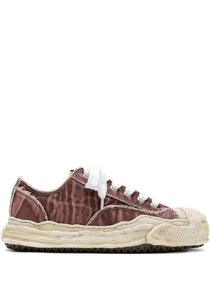 Maison MIHARA YASUHIRO Hank blached washed low-top sneakers - Red