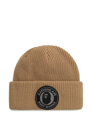 A BATHING APE® logo-patch ribbed beanie - Neutrals