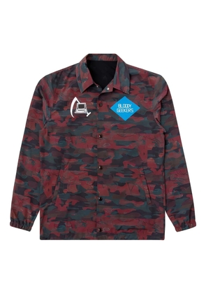 Undercover Bloody Geekers camouflage-print graphic-detail coach jacket - Red