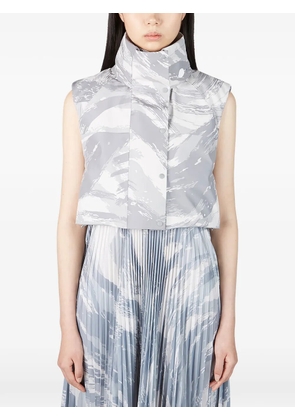 Moncler x HYKE Vanilis abstract-print cropped gilet - Grey