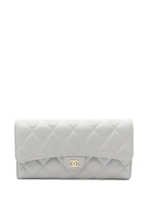 CHANEL Pre-Owned 2021-2022 interlocking-CC wallet - Grey