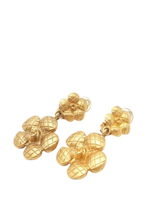 CHANEL Pre-Owned 1998 Gold Plated Quilted Camellia Drop Clip on Earrings costume earrings