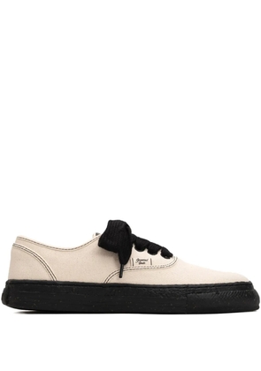 General Scale. Kiefer canvas low top sneakers - Neutrals
