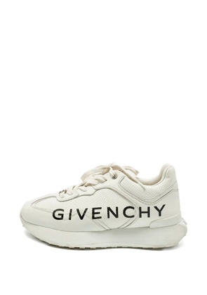 Givenchy Pre-Owned GIV Runner leather sneakers - White