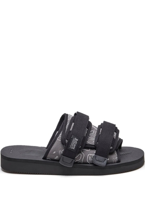 Suicoke triple-strap patterned sandals - Black