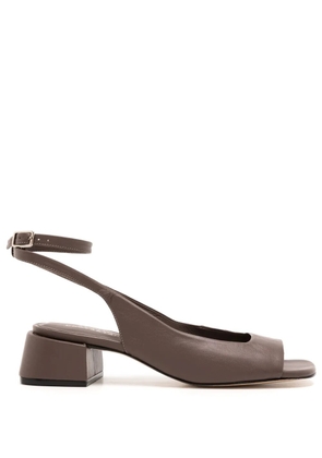 Studio Chofakian square-toe leather sandals - Brown