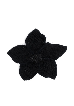 CHANEL Pre-Owned 1990s bead-detailed camellia brooch - Black