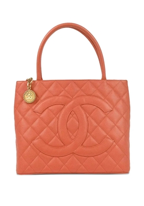CHANEL Pre-Owned 2003-2004 Medallion quilted tote bag - Orange