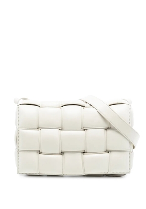 Bottega Veneta Pre-Owned 2012-2025 Nappa Intrecciato Padded Cassette crossbody bag - White