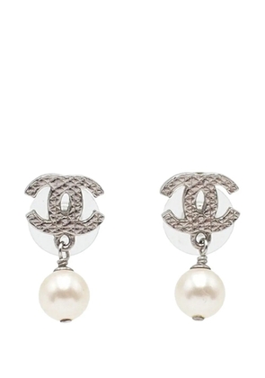 CHANEL Pre-Owned 2012 CC Silver Plated Faux Pearl Drop Push Back Earrings costume earrings