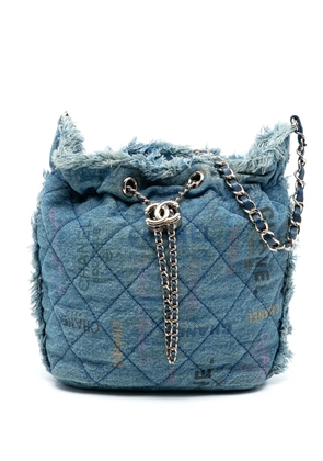 CHANEL Pre-Owned 2021-2025 Medium Quilted Denim Mood with Chain bucket bag - Blue