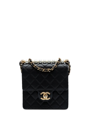 CHANEL Pre-Owned 2019 Small Lambskin Chic Pearls Flap crossbody bag - Black