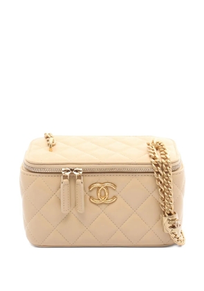 CHANEL Pre-Owned 2021 diamond-quilted vanity bag - Neutrals