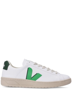 VEJA Urca CWL logo-appliqué sneakers - White