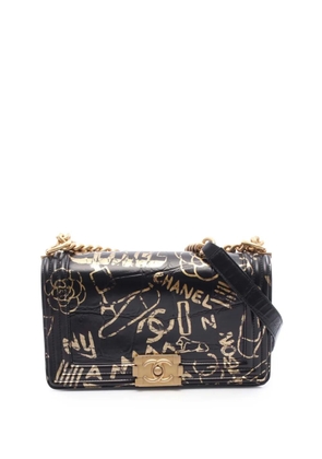 CHANEL Pre-Owned 2019 Medium Embossed Graffiti Boy Flap shoulder bag - Black