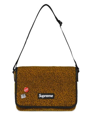 Supreme textured shoulder bag - Brown
