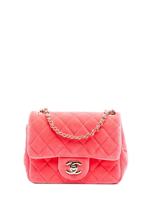 CHANEL Pre-Owned 2020 Mini Square Classic Velvet Pearl Crush Single Flap crossbody bag - Pink