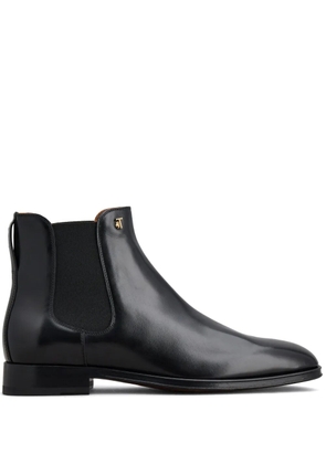 Tod's logo-plaque leather ankle boots - Black