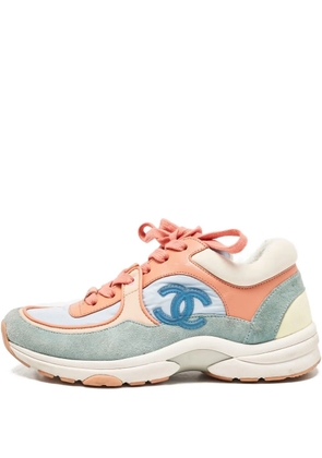 CHANEL Pre-Owned CC logo lace-up sneakers - Blue