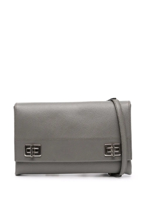 Prada Pre-Owned 2013-2025 Saffiano Cuir Twist Lock Chain Flap crossbody bag - Grey