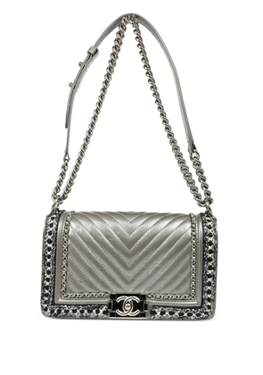 CHANEL Pre-Owned 2017 medium Boy shoulder bag - Silver