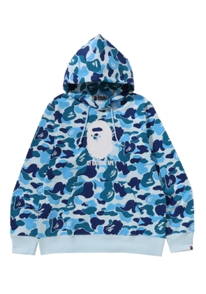 A BATHING APE® camouflage-print hoodie - Blue