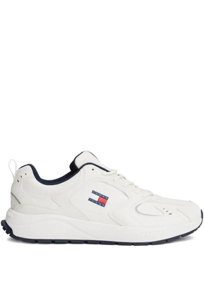 Tommy Hilfiger logo-badge sneakers - White