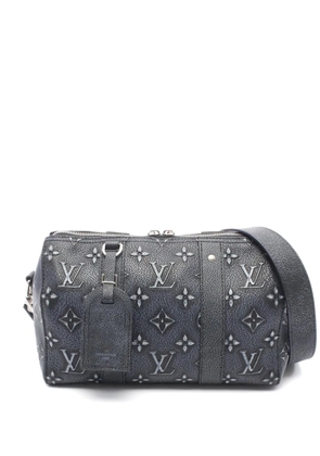 Louis Vuitton Pre-Owned 2021 monogram embossed shoulder bag - Grey