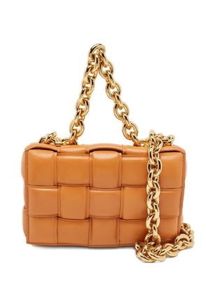 Bottega Veneta Pre-Owned cassette chain leather shoulder bag - Brown