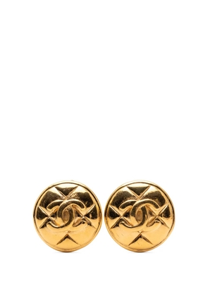 CHANEL Pre-Owned 1970-1980 Gold Plated CC Quilted Round Clip On Earrings costume earrings