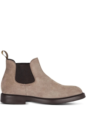 Doucal's side-elastic suede chelsea boots - Brown