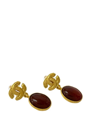 CHANEL Pre-Owned 1996 CC Gold Plated Gripoix Oval Drop Clip On Earrings costume earrings - Red