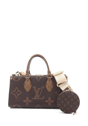 Louis Vuitton Pre-Owned 2021 OnTheGo East West Monogram tote bag - Brown