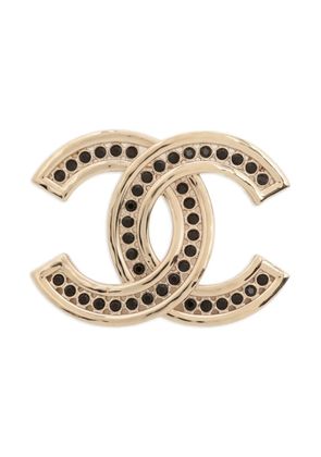 CHANEL Pre-Owned 2023 rhinestone brooch - Gold