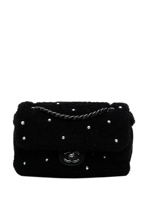 CHANEL Pre-Owned 2014-2015 Medium Shearling Pearl Studded Flap shoulder bag - Black