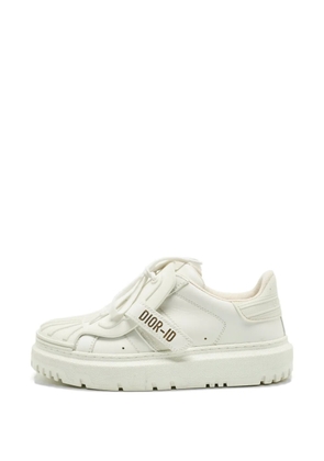 Christian Dior Pre-Owned white lace-up sneakers