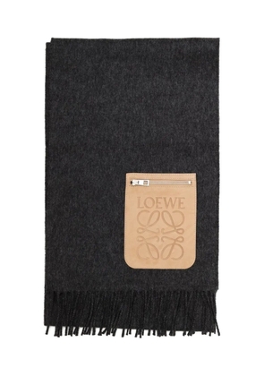LOEWE zip-pocket fringed scarf - Grey