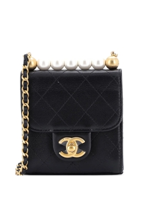CHANEL Pre-Owned Chic Pearls Flap Clutch with Chain Quilted Goatskin Mini crossbody bag - Black