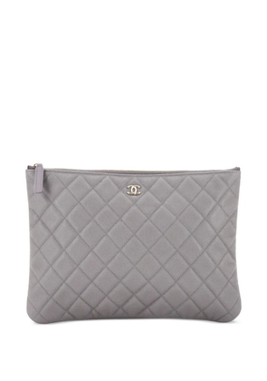 CHANEL Pre-Owned O Case Quilted Caviar Medium clutch bag - Grey